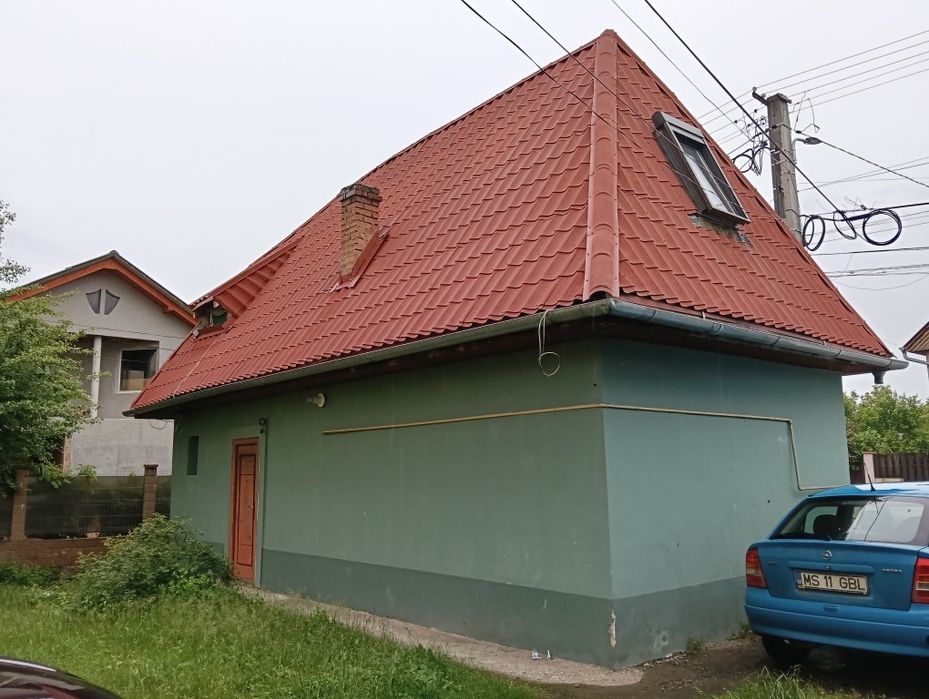 Vand sau inchiriez casa P+M 3 cam buc baie curte comuna ocupabil