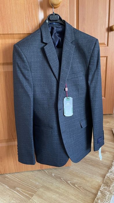 Костюм продам размер 48