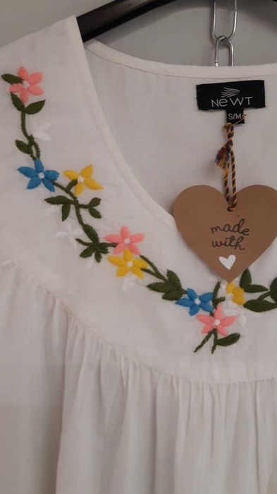 Camasa de noapte culoarea alb, cu broderie florala pe piept Bumbac