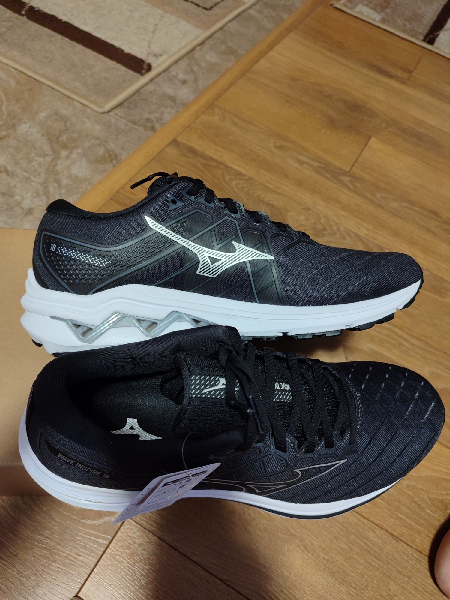 Mizuno Inspire 18