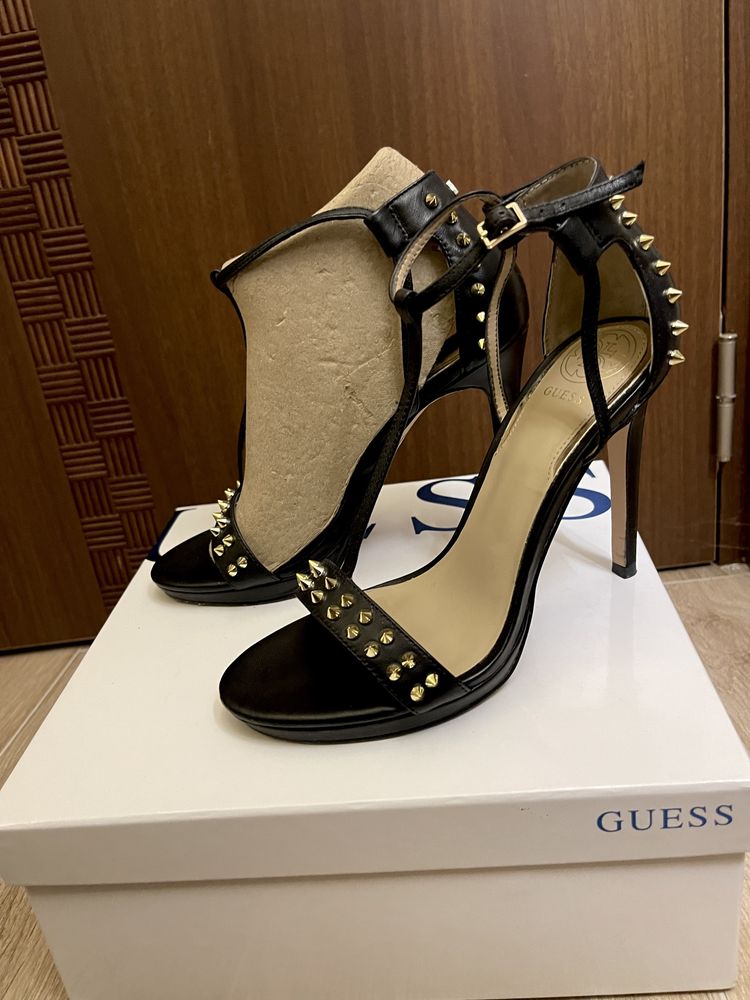 Обувки на ток Guess 37 номер