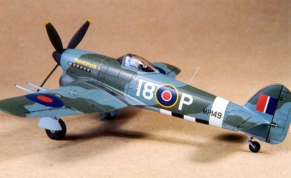 стендовая модель макет самолета Тайфун 1/72 NOVO Англия учебная