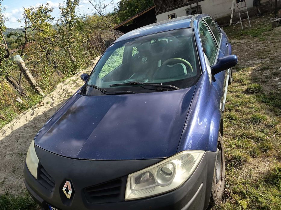Vând Renault Megan 2  motor 1,6 , necesita investiții .