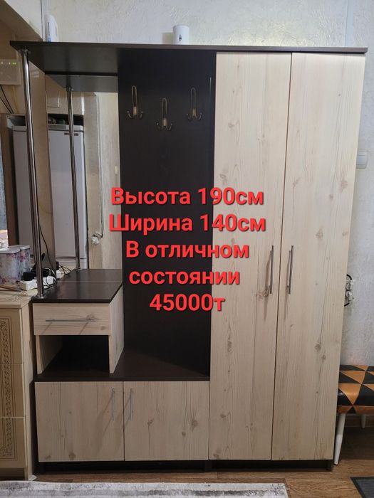 Шкаф в прихожую состояние нового