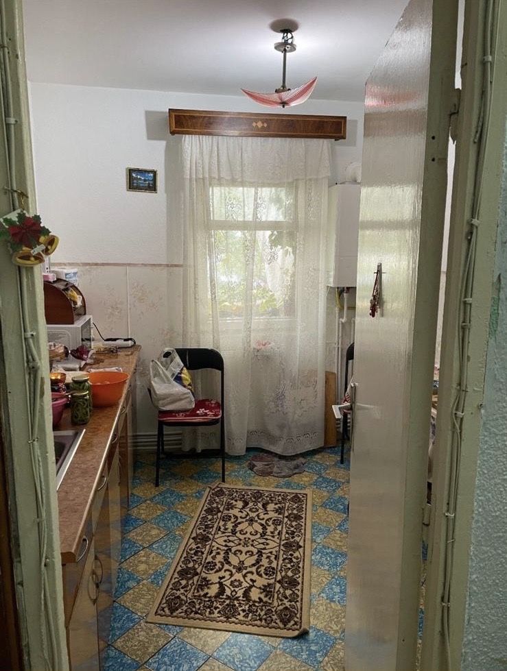 Apartament 3 camere decomandat, et. 4/4 cu acoperis
