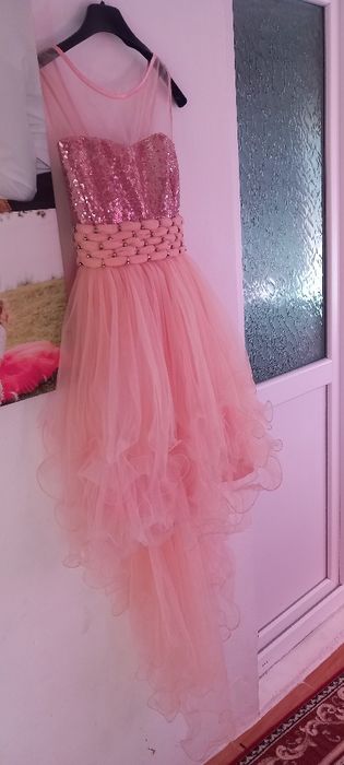 Rochiță voal de gală cu paiete și straturi
-fete 10-12 ani 
-mijlocul