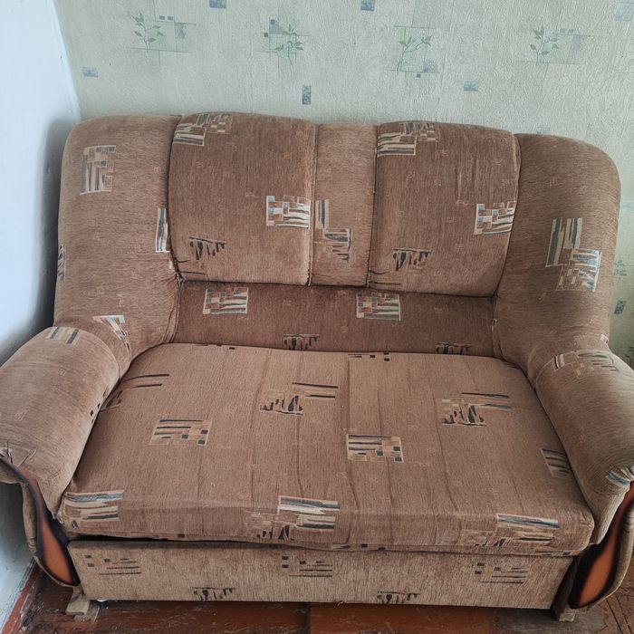 Продам диван раскладной небольшой