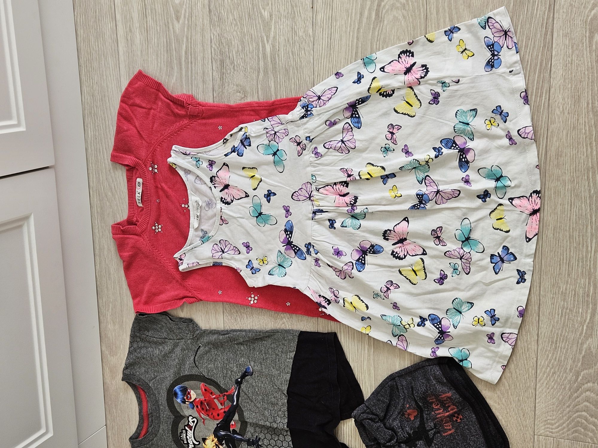 Продам пакет брендовых вещей на девочку 4-6лет. Zara,Ostin, Adidas