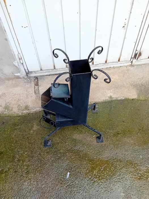 Барбекю на дървени въглища.