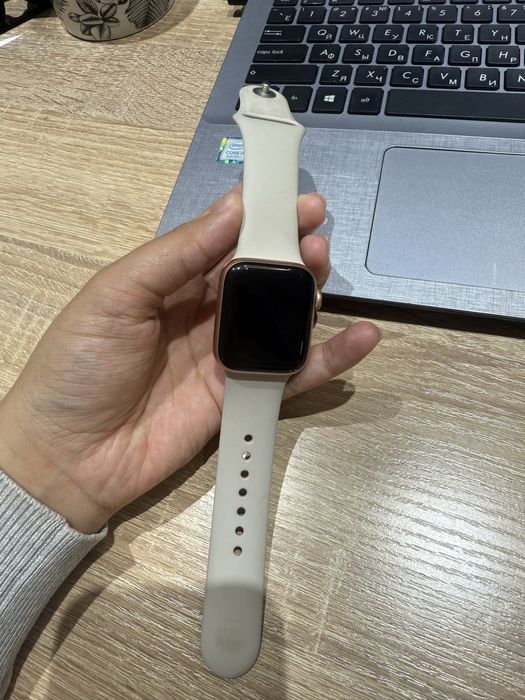 Продам apple watch SE эпл уотч
