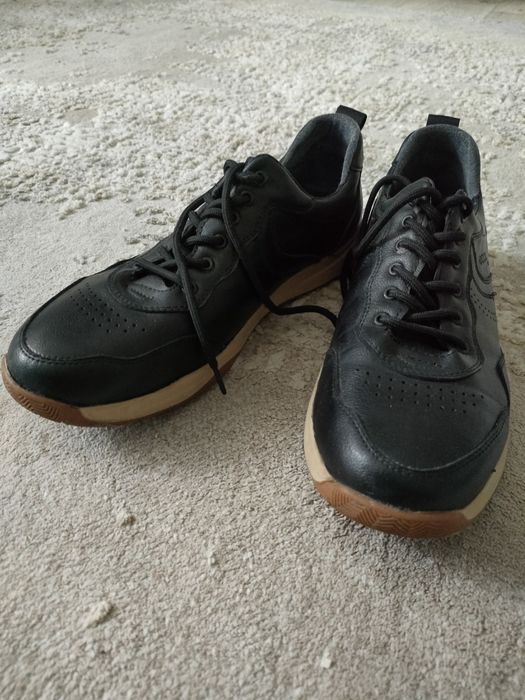 Продам кроссовки