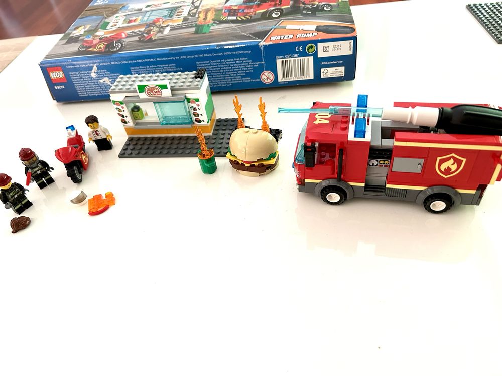 Lego City Fire- Stingerea incendiului de la Burger Bar 60214