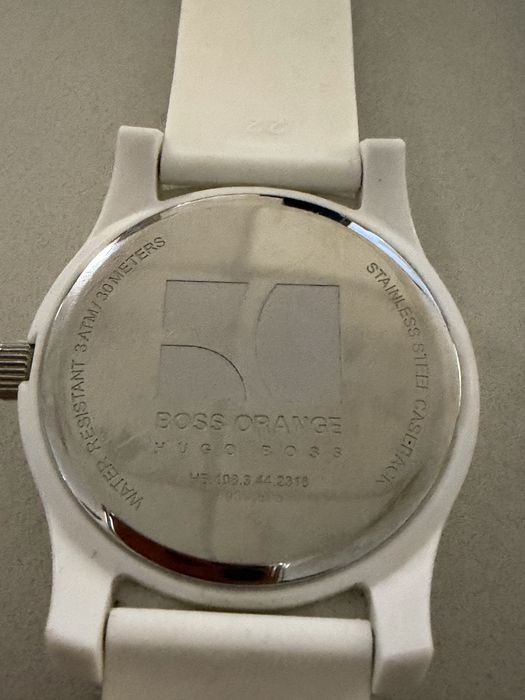 Продавам часовници Adisas и Hugo boss