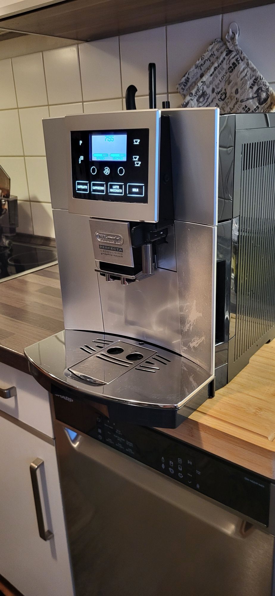 Delonghi PERFECTA Graphic Touch пълен автомат  !
Продавам упот