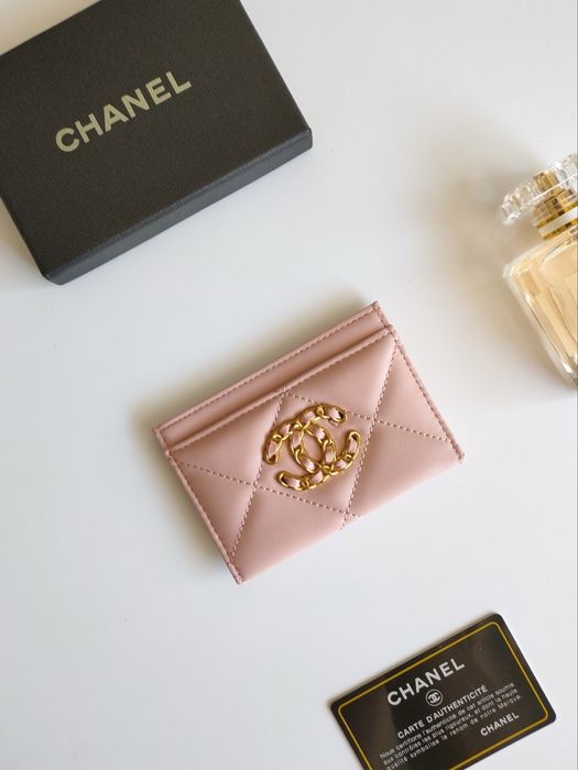 Портфейл Chanel.