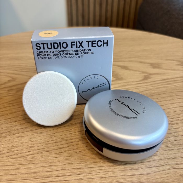 Фон дьо тен марка MAC