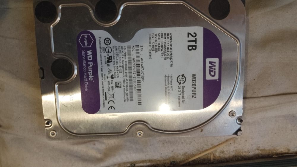 Четири хард диска 2тб, 1тб, 750гб и 500гб