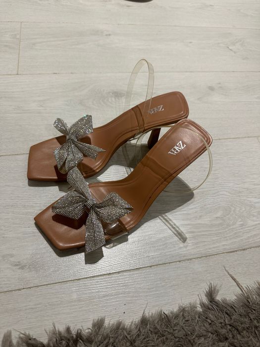 Sandale Zara cu fundite