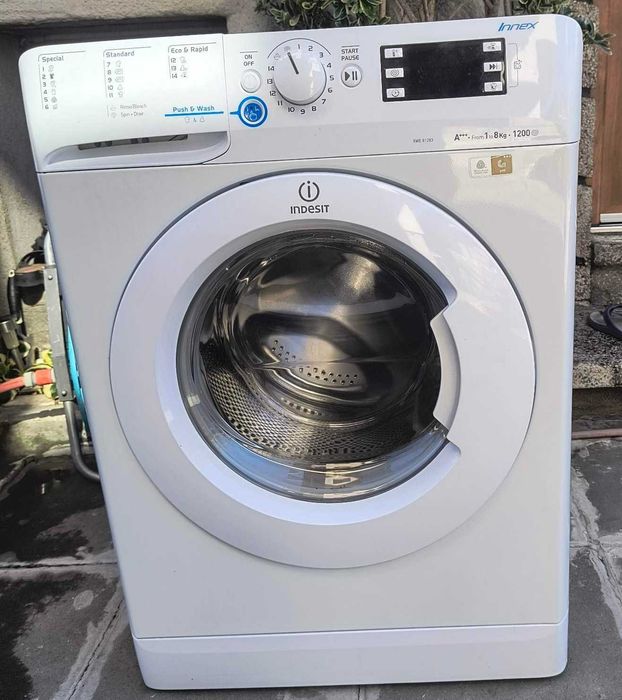 Здравейте,
Продавам пералня Indesit Innex 8кг в много добро състояние.