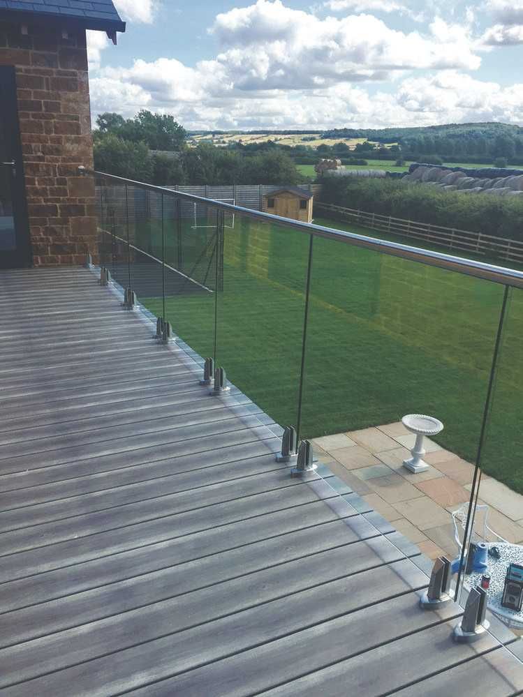 Balustradele din sticlă cu profil de aluminiu