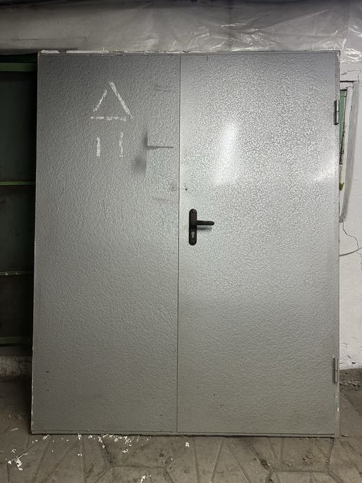 Продам дверь новую для склада и т.д