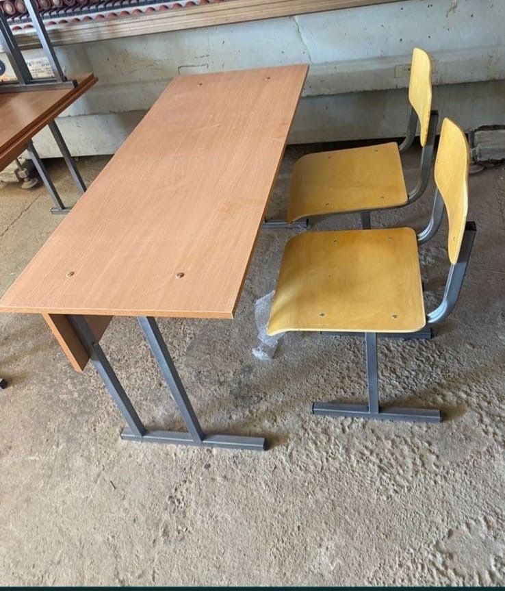 Школьная парта.