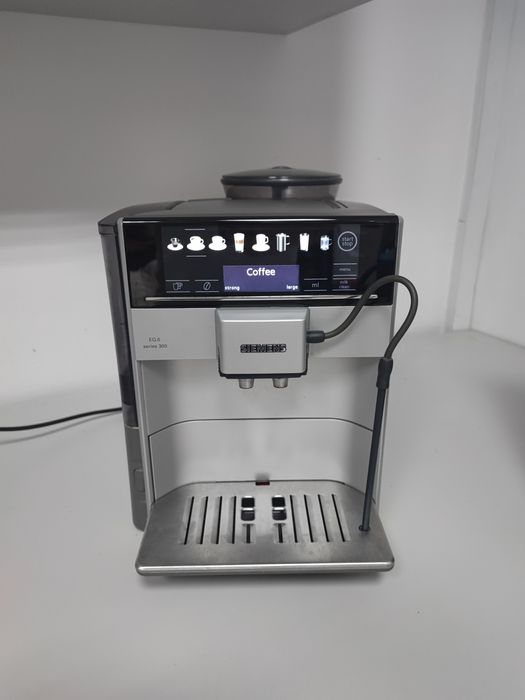 Espresor Siemens EQ6 seria 300 cu dispozitiv spumare lapte