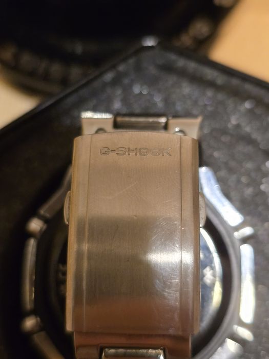 Часовник g-shock GM-B2100 W