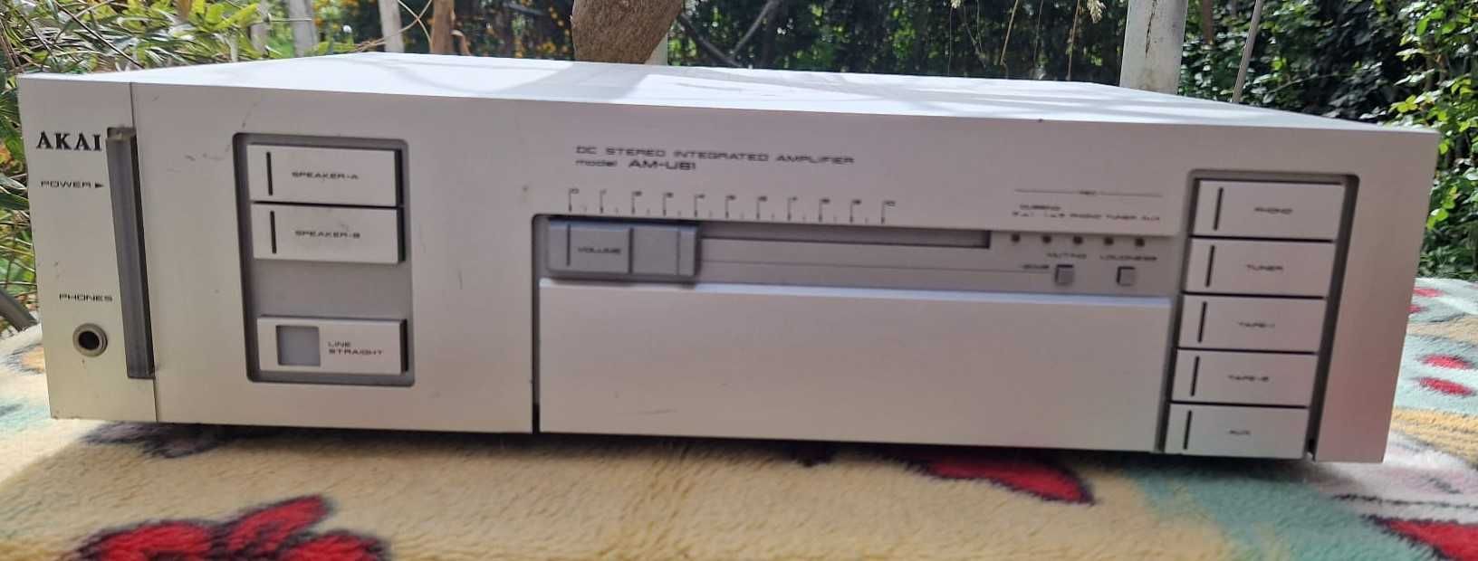 Akai AM-U61 amplificator model de varf