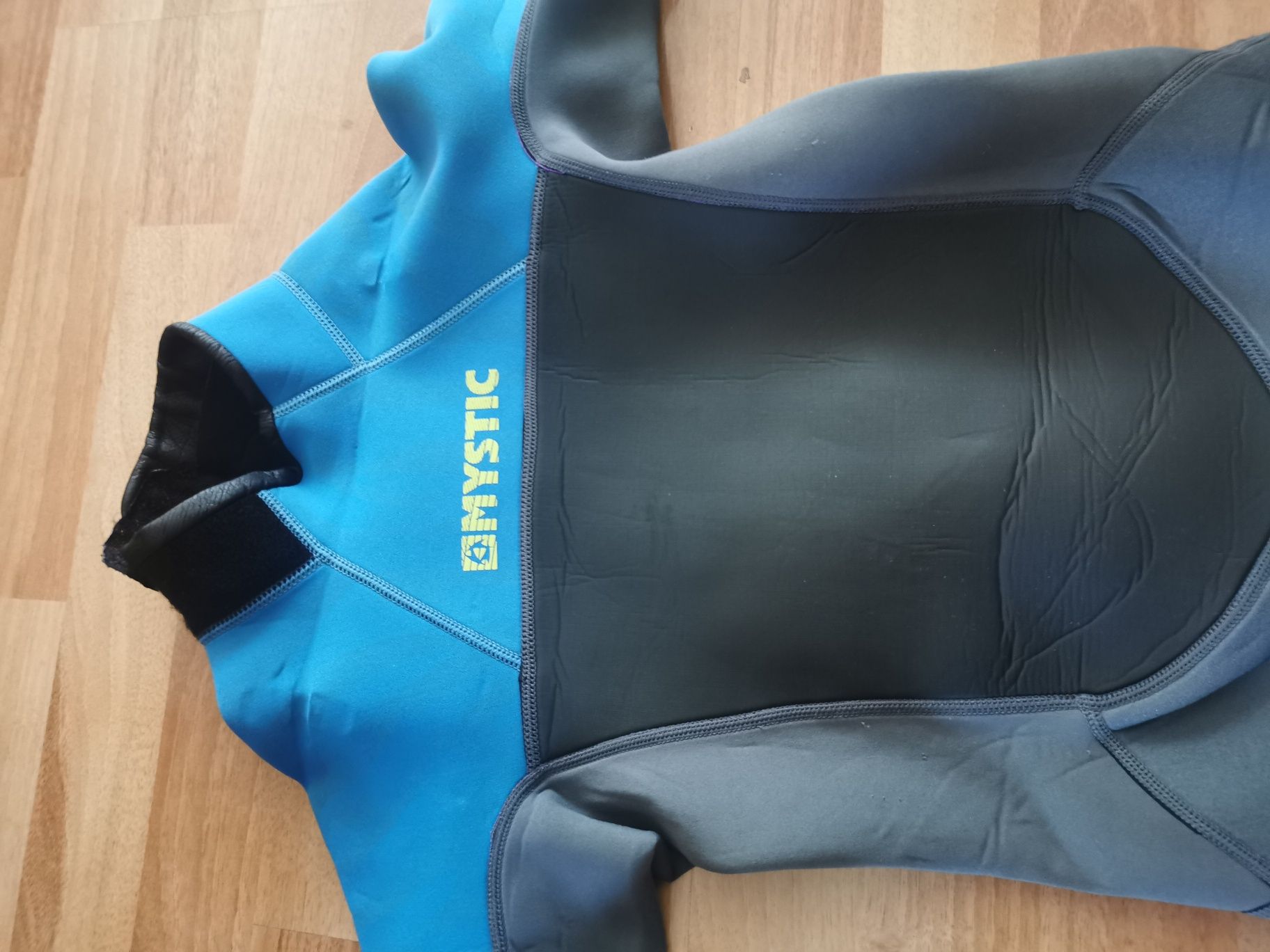 Combinezon surf Mystic junior 146(9 ani)