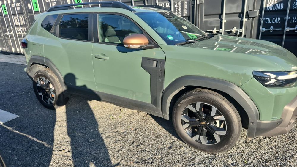 Vând Dacia Duster an 2024 avariat 12 benzina Hybrid 4x21000 km