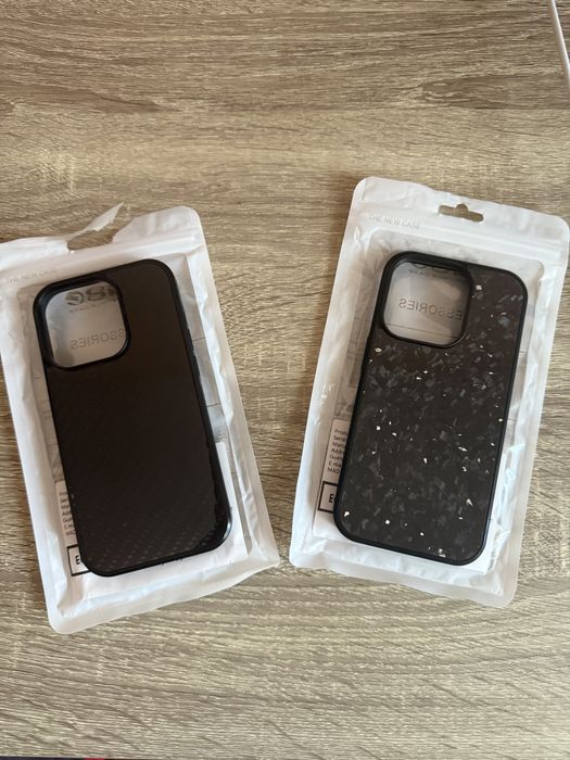 Husa tip fibra de carbon iPhone 14 Pro
