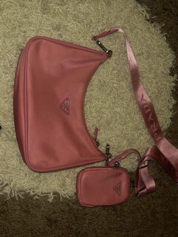 Сумка Prada re edition