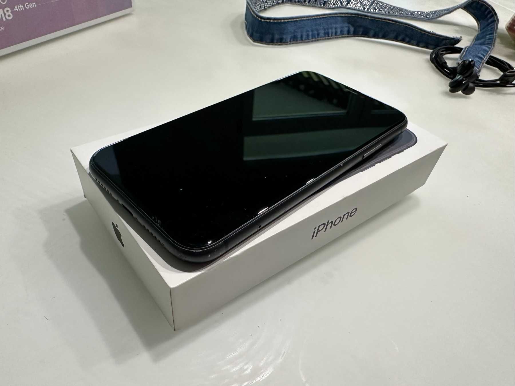 IPhone 11  64 GB Black Model A2221