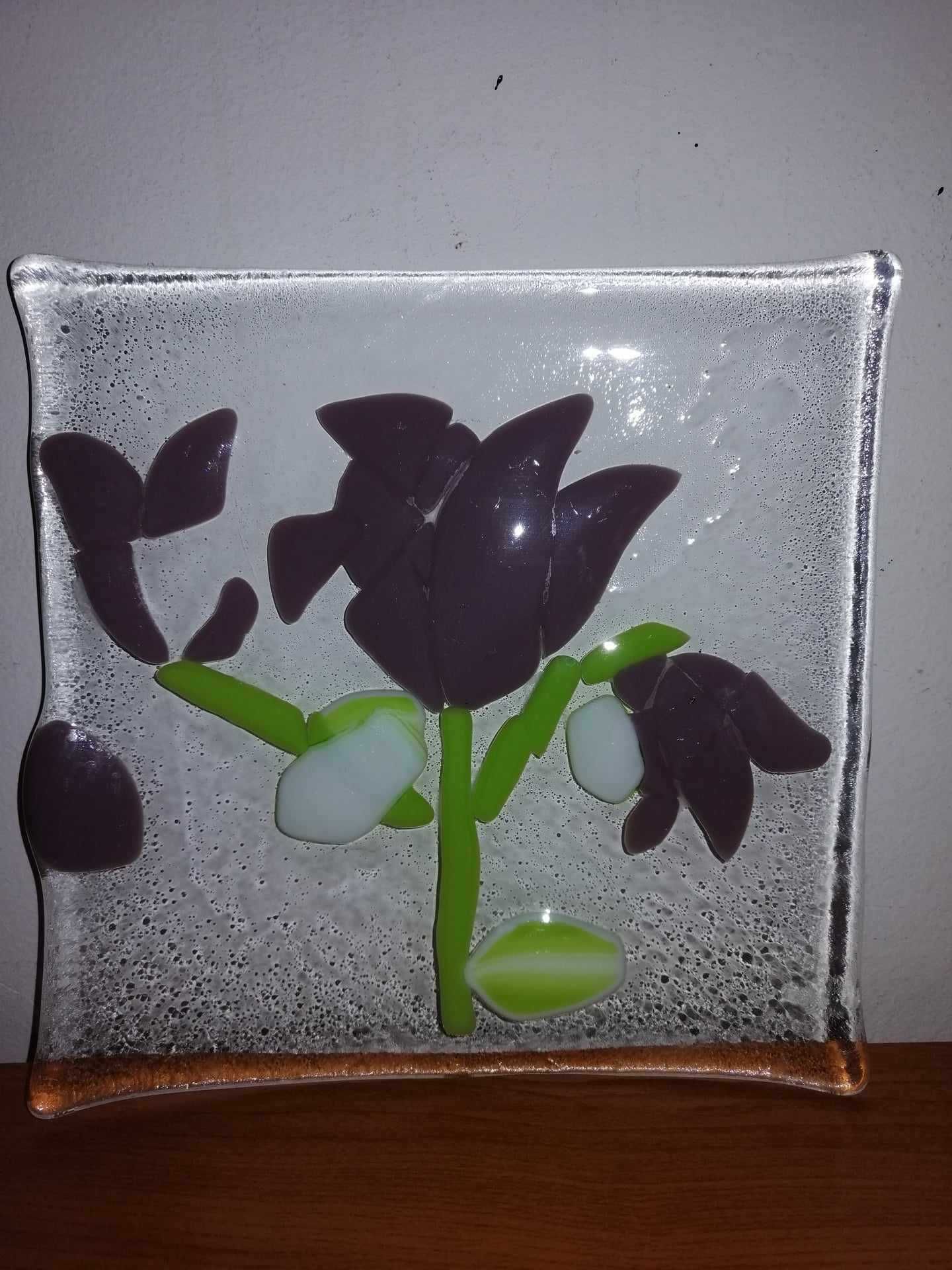 Farfurie sticla topita fuzionata transparenta flori sticla opaca mov