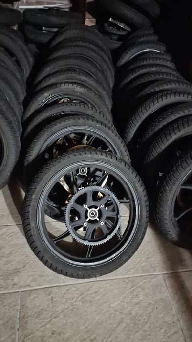 Vând roti motocicleta