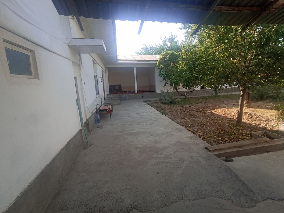 Komolon mahallada uchaska sotiladi 6 sotih