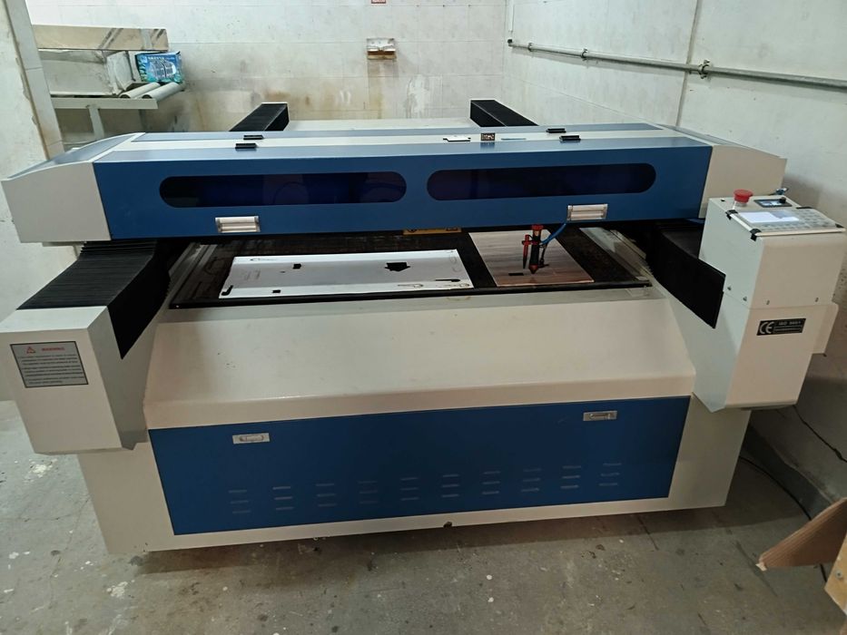 180W 1325 CO2 Лазер за гравиране и рязане Co2 laser 1300*2500мм