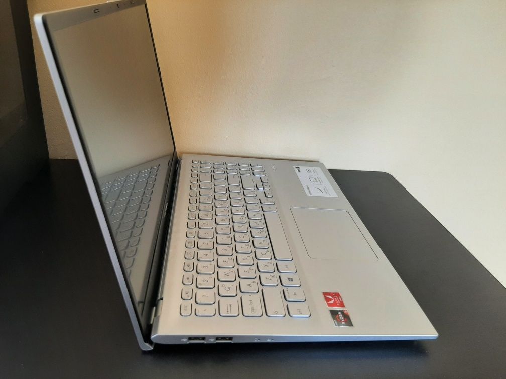 Лаптоп Asus Vivobook 15 +безплатен охладител за лаптоп