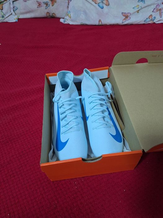 Vând Ghete de fotbal Nike Mercurial