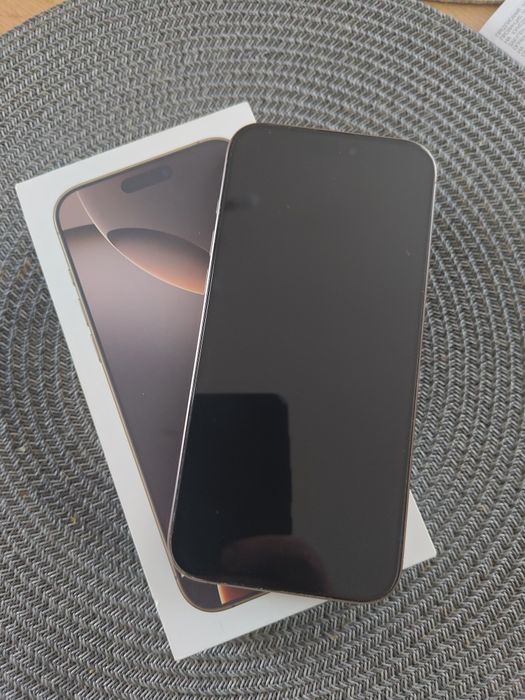 iPhone 16 PRO MAX с гаранция