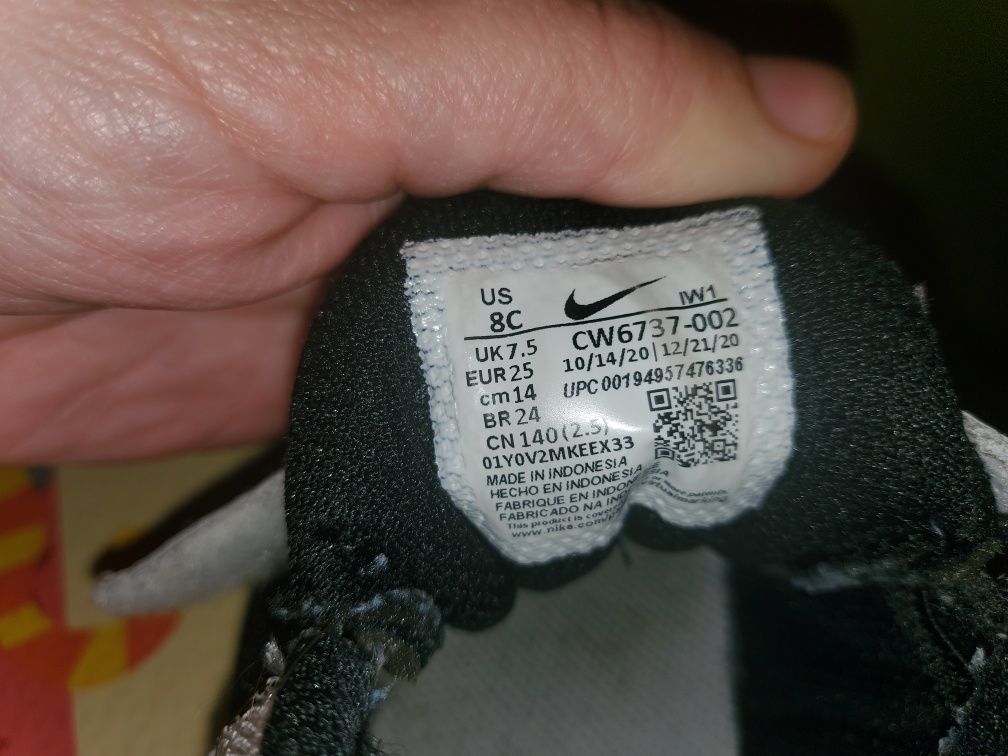 Adidași Nike mărimea 25