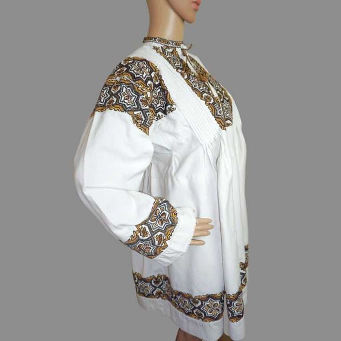 Camasa traditionala veche lucrata manual cu margele din zona Mures S-M