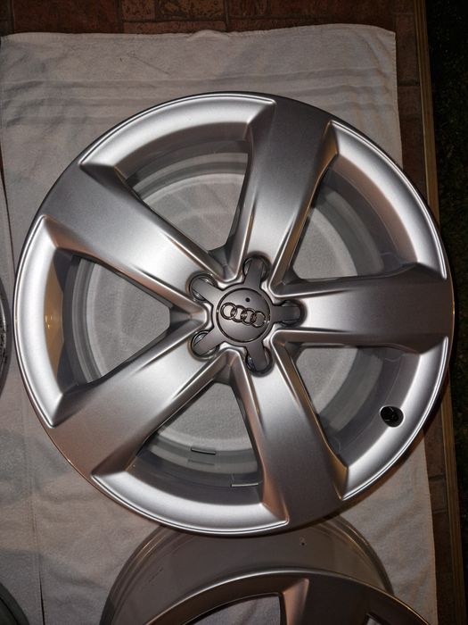 AUDI 7,5J×18 H2 ET37 4G0601025M
37 4G0601025M