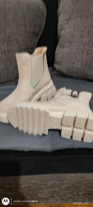 Дамски велурени боти