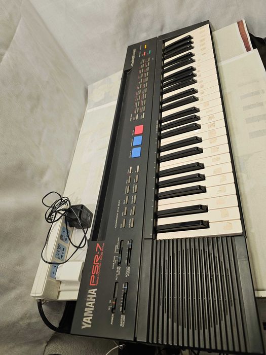 Orga clapa synth pian Yamaha PSR-7 pian