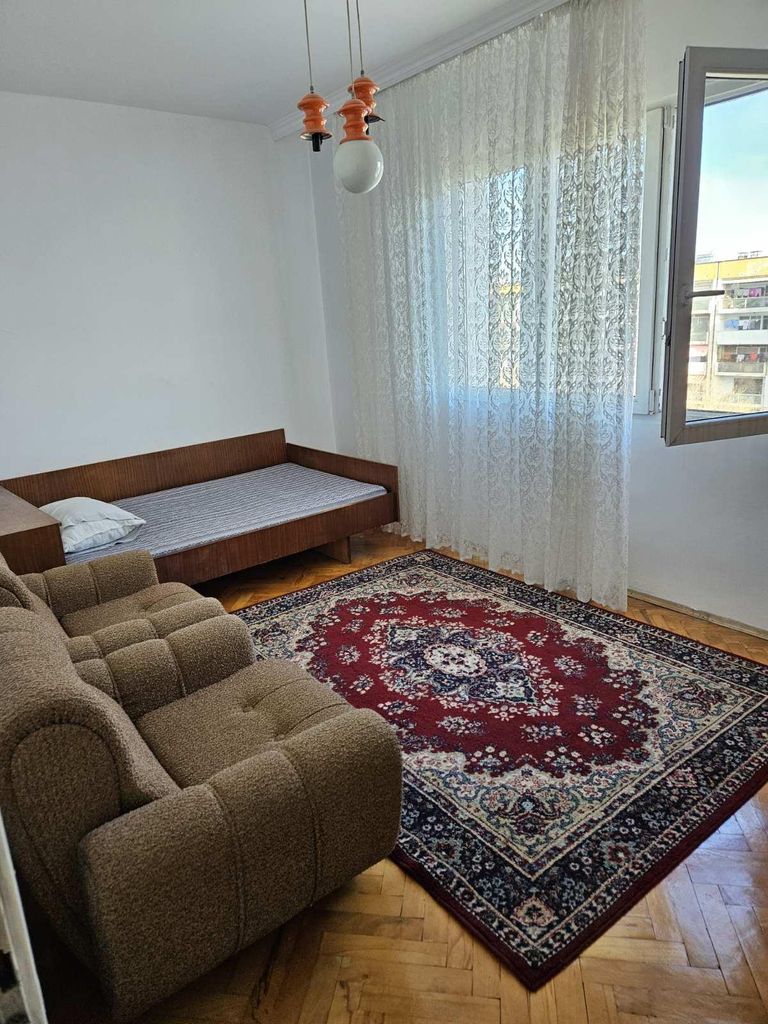 Дава се под наем Тристаен апартамент в Пловдив, Кючук Париж - 80 кв.м за 350 € - Снимка #2