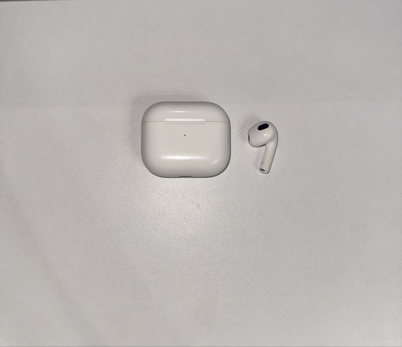 Продам Airpods 3