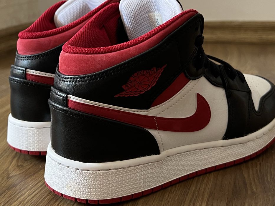 Air Jordan 1 Mid…produs original