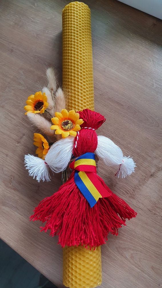 Lumânare din ceară naturală de albine, tip fagure, decor tradițional